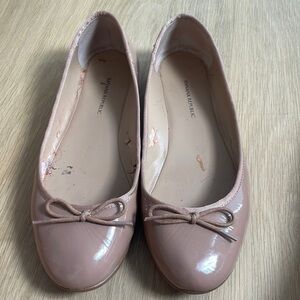 Banana Republic cream ballerina flats